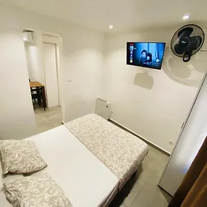  Apartamento Estudios Hl Frente Al Metro Barcelona-aeropuerto España